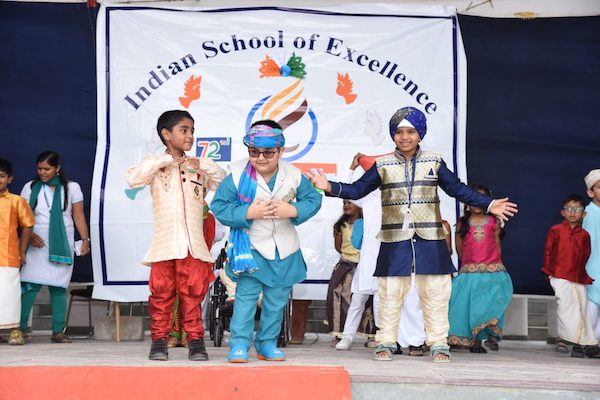 students perform a drama
